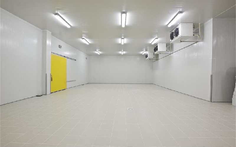 食品廠凈化車間裝修：車間入口處應(yīng)當(dāng)設(shè)有完善的消毒設(shè)施